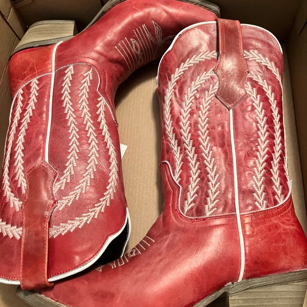 Boots - Picture 2 of 3
